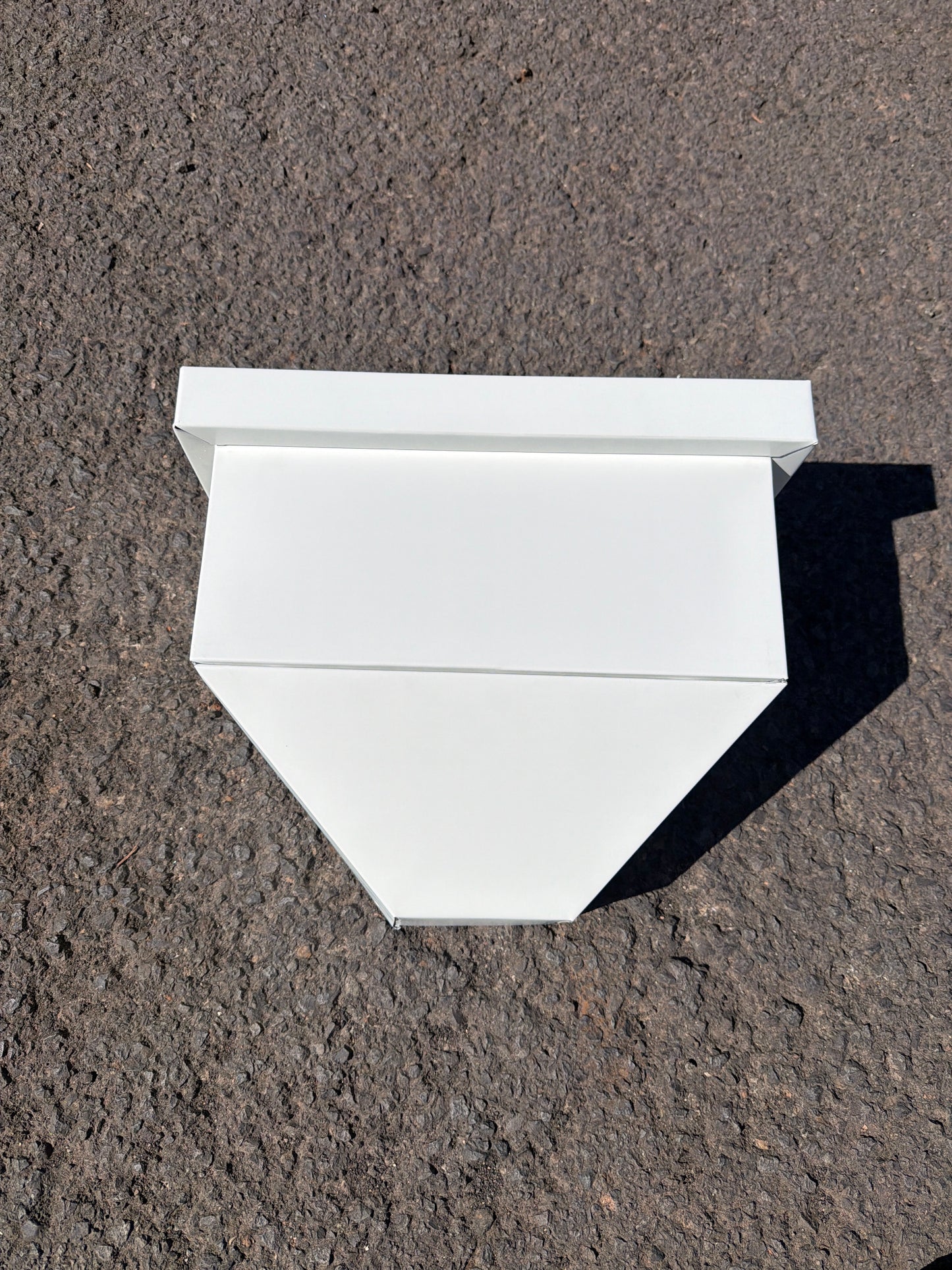 30 White Extra Large Aluminum Single Crown Leader Head - XL Collection Box W 16" x H 13" x D 9"