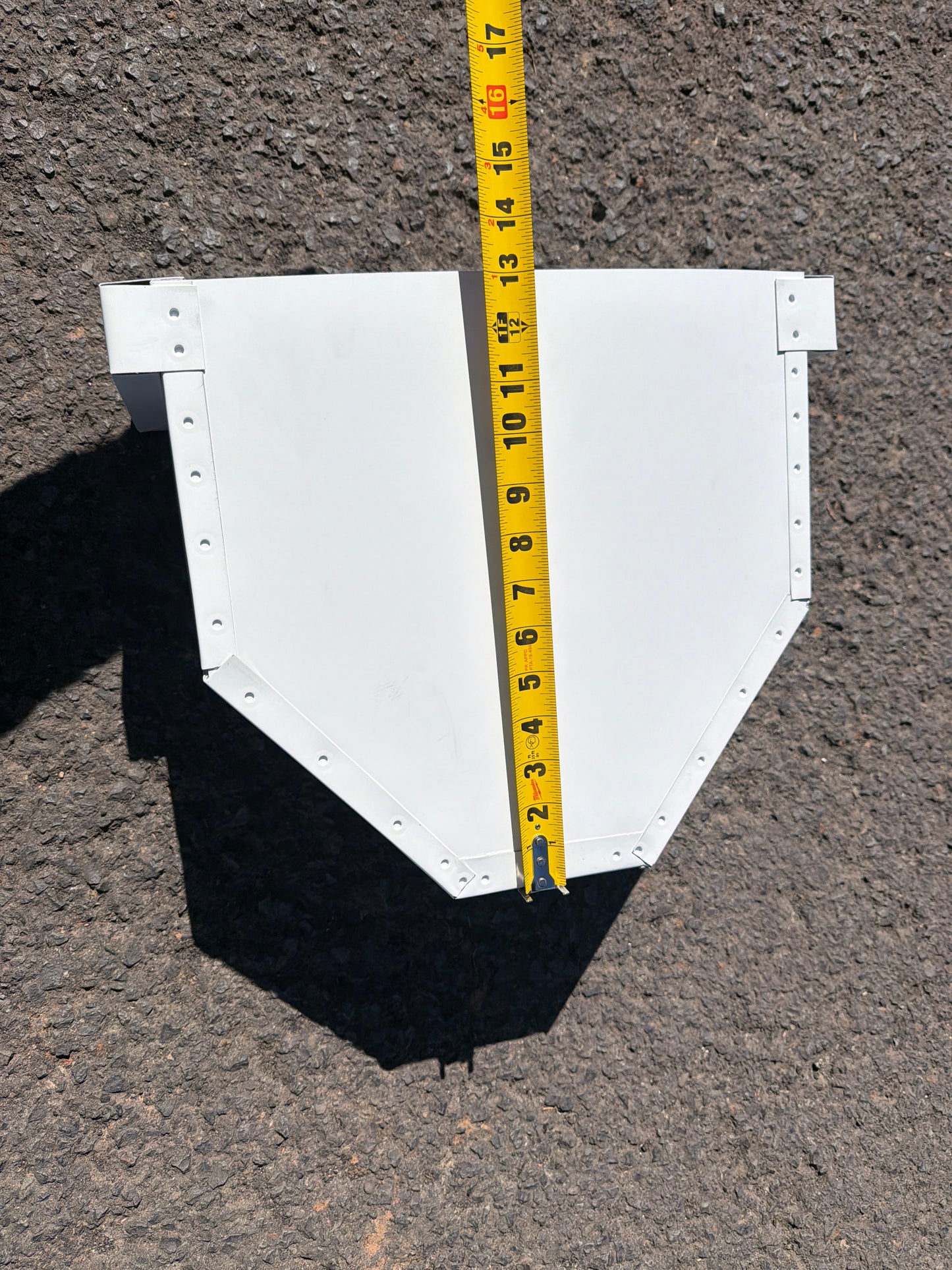 30 White Extra Large Aluminum Single Crown Leader Head - XL Collection Box W 16" x H 13" x D 9"