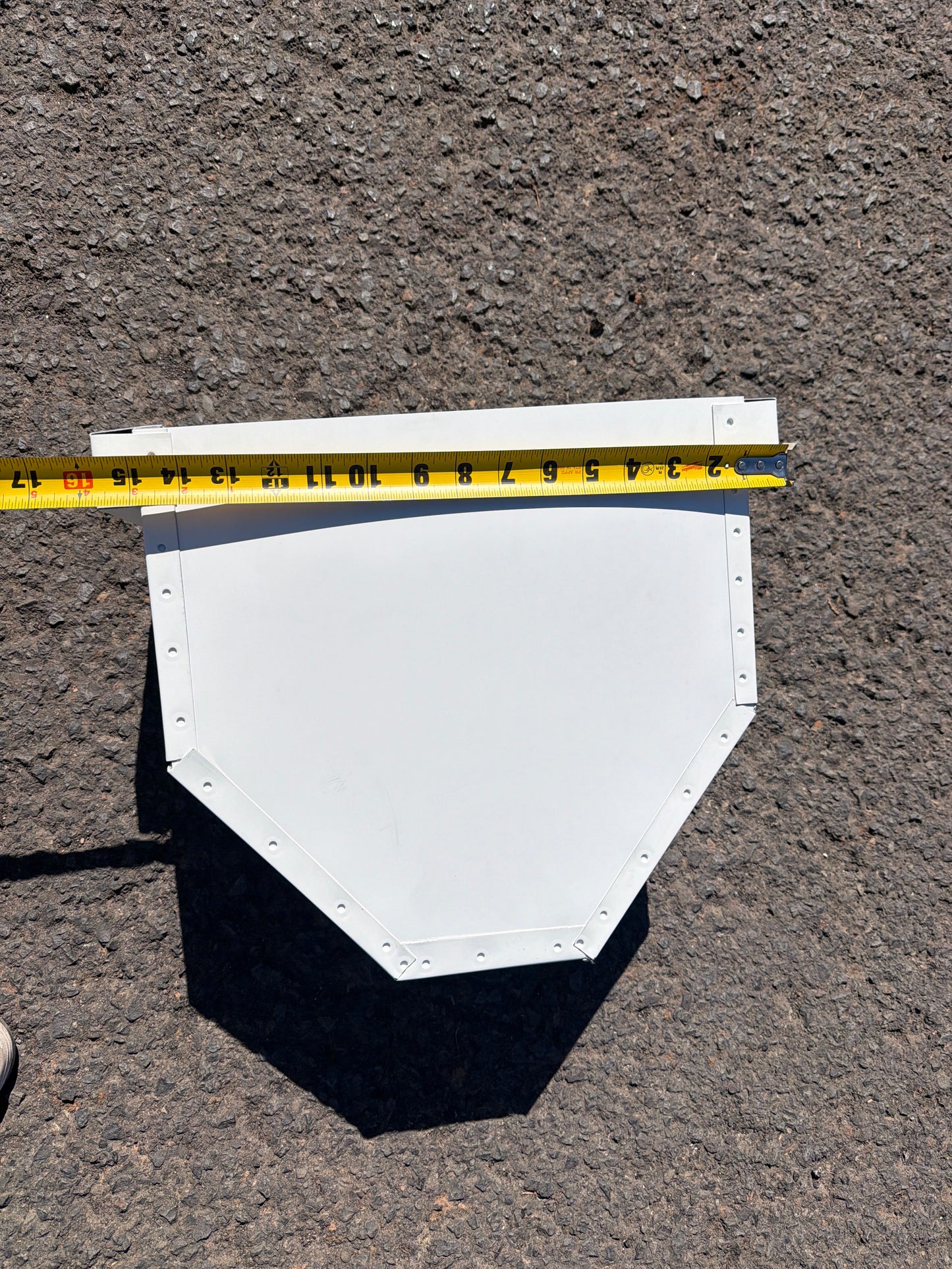 30 White Extra Large Aluminum Single Crown Leader Head - XL Collection Box W 16" x H 13" x D 9" k