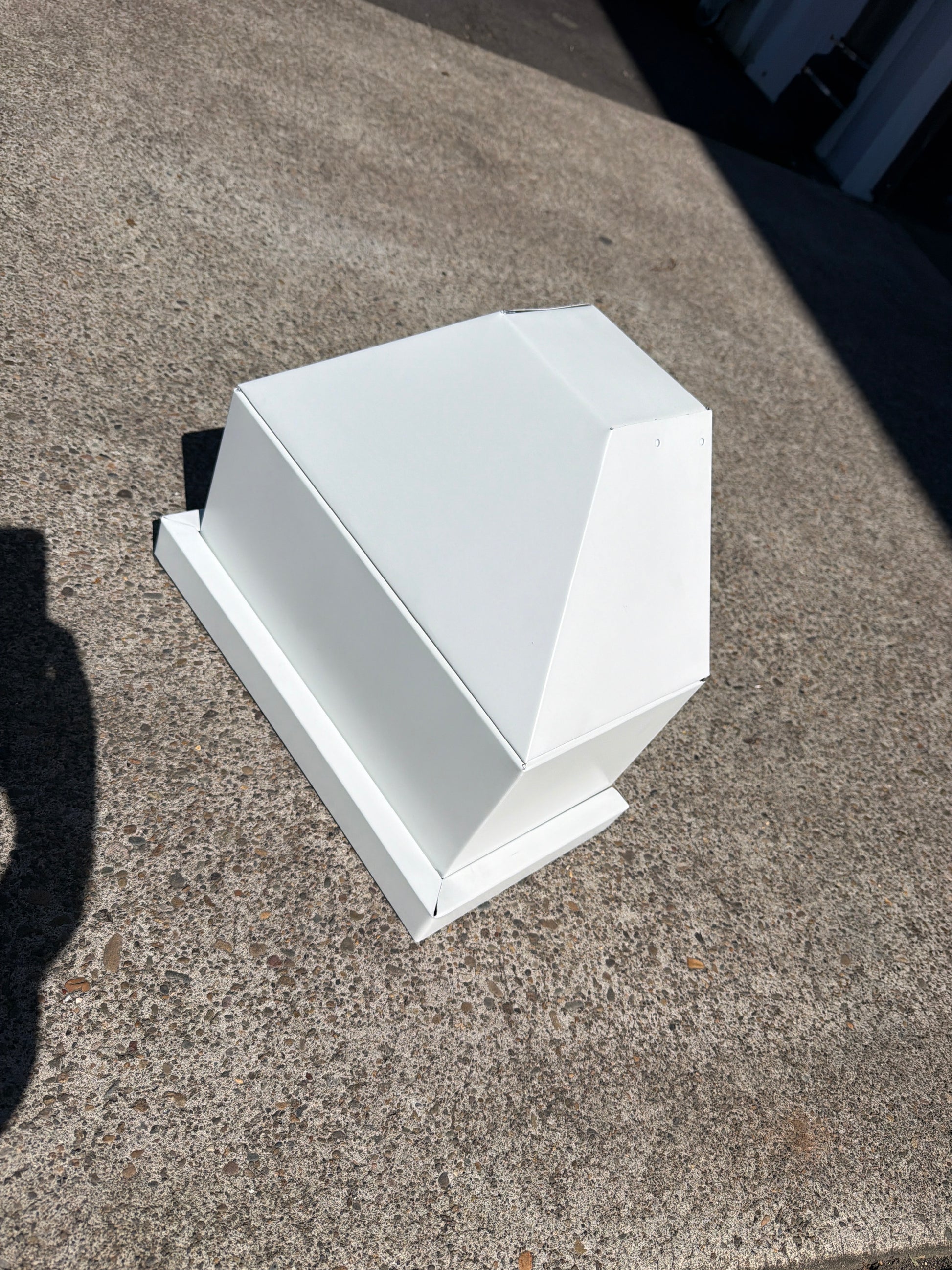 30 White Extra Large Aluminum Single Crown Leader Head - XL Collection Box W 16" x H 13" x D 9"