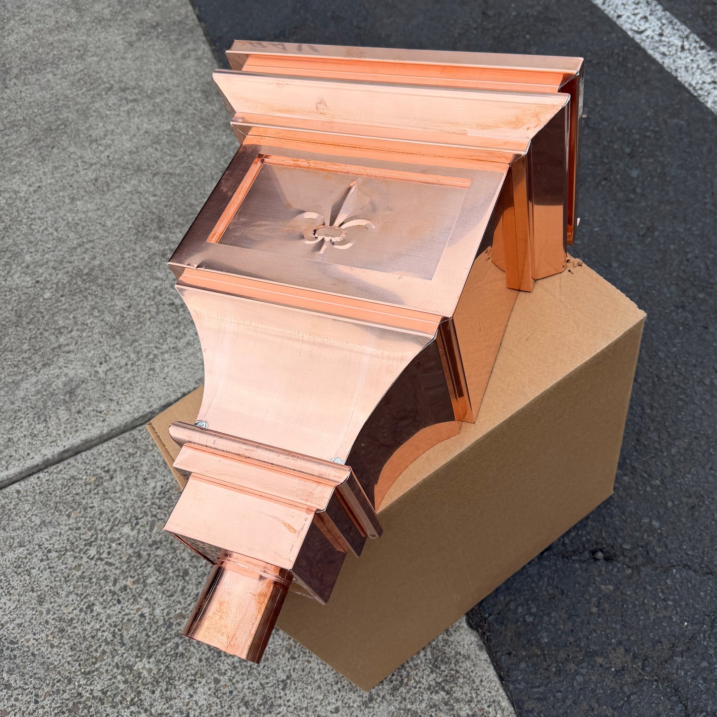 Fleur‑de‑Lis Copper Conductor Head – 15"x9.5"x20" Ornamental Collection Box with 2x3 Oval Outlet