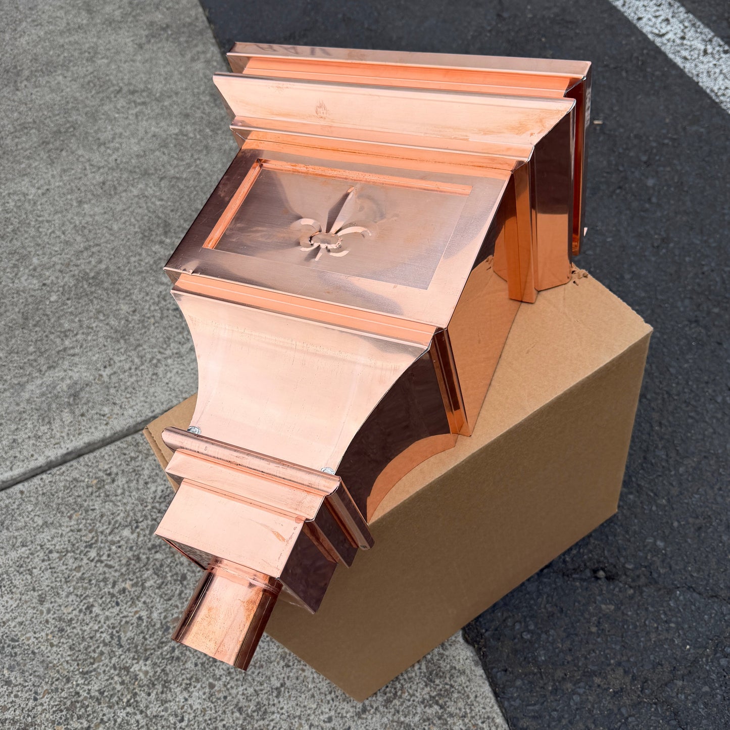 Fleur‑de‑Lis Copper Conductor Head – 15"x9.5"x20" Ornamental Collection Box with 2x3 Oval Outlet
