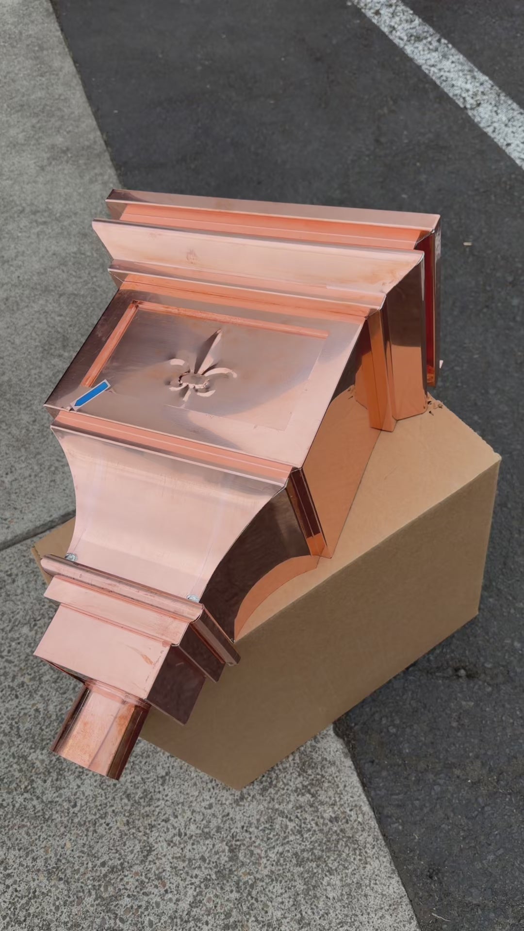 Fleur‑de‑Lis Copper Conductor Head – 15"x9.5"x20" Ornamental Collection Box with 2x3 Oval Outlet